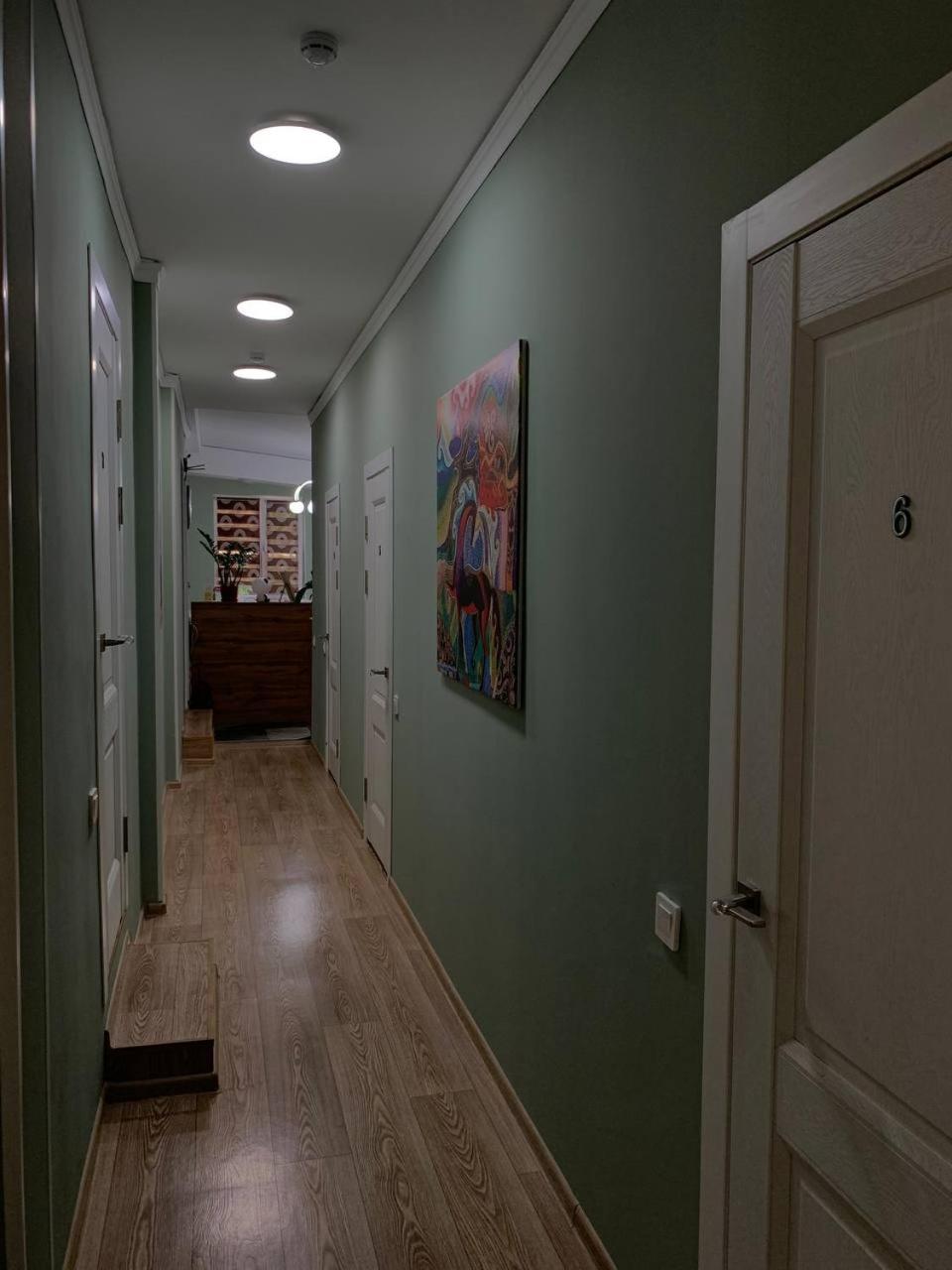 Hostel Nomad Almaty Eksteriør bilde