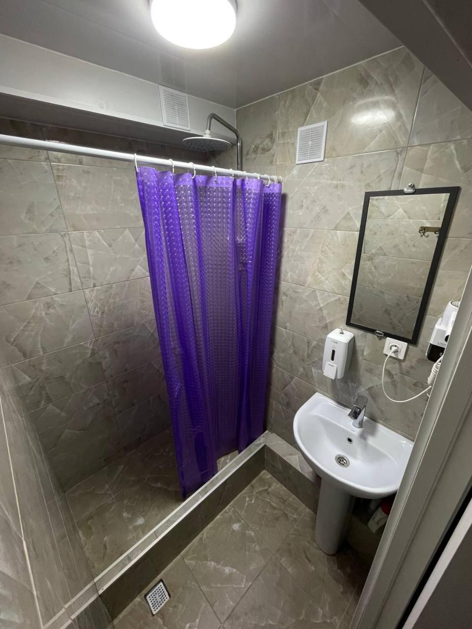 Hostel Nomad Almaty Eksteriør bilde