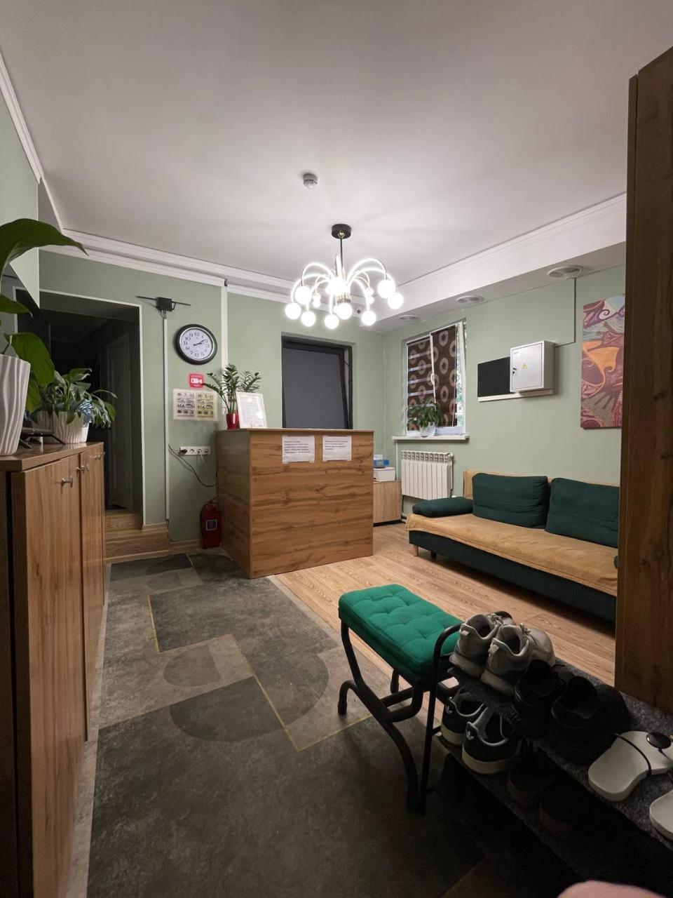 Hostel Nomad Almaty Eksteriør bilde